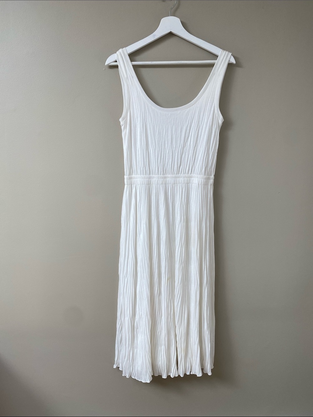 Vince White Sleeveless Pleated Midi Dress - Picture 2 of 7